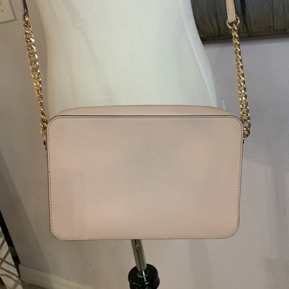 COPY - Pink square Michael Kors cross body with gold links - Picture 3 of 6